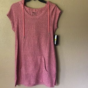 Sleeveless hooded top with front pockets